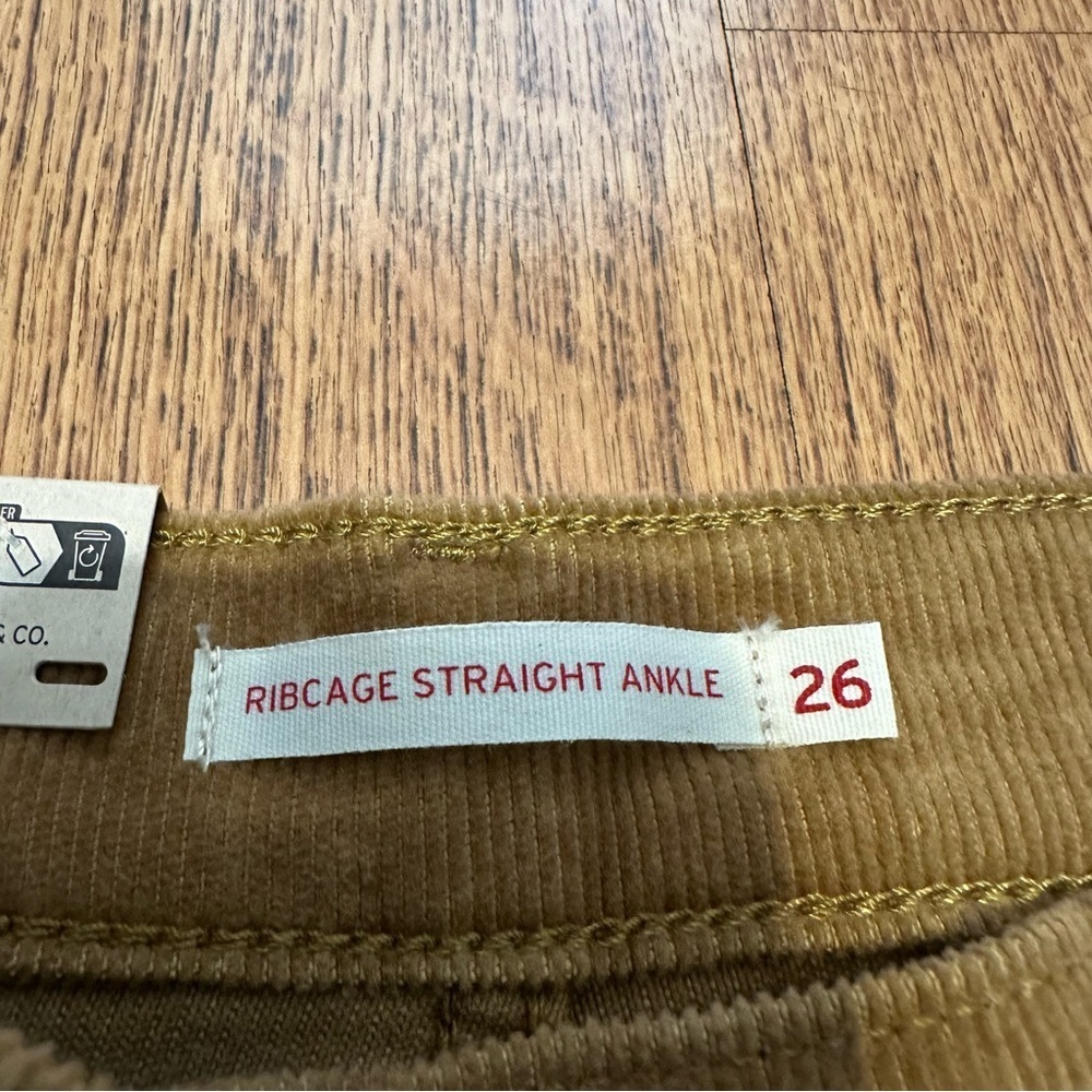 Levi's Straight Leg Corduroy Pants in Tan RIBCAGE STRAIGHT ANKLE Size 26 - Picture 3 of 6